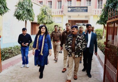 लोक सेवा आयोग द्वारा कराई जा रही परीक्षा को लेकर हापुर जिला अधिकारी व पुलिस अधीक्षक ने किया परीक्षा केंद्रो का भ्रमण